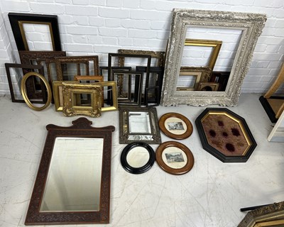 Lot 663 - A LARGE COLLECTION OF PICTURE FRAMES TO INCLUDE AN ANTIQUE REPOUSSE MIRROR AND ONE PREVIOUSLY HOUSING A JOHN SELL COTMAN PAINTING