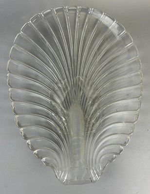 Lot 628 - A LALIQUE STYLE GLASS PLATTER WITH FROSTED...