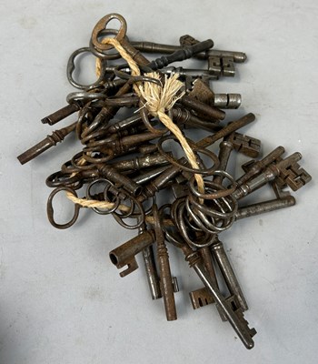 Lot 644 - A LARGE GROUP OF ANTIQUE KEYS (QTY)