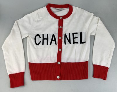 Lot 698 - A CHANEL STYLE JUMPER