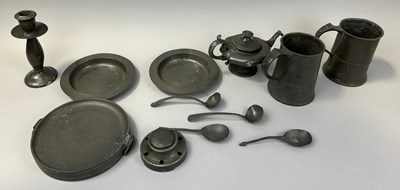 Lot 663 - A LARGE COLLECTION OF PEWTER (12)