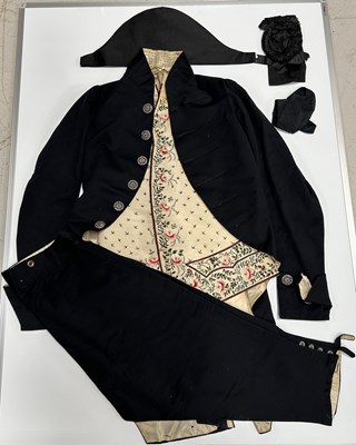 Lot 664 - A GENTLEMAN'S ANTIQUE COURT DRESS POSSIBLY...