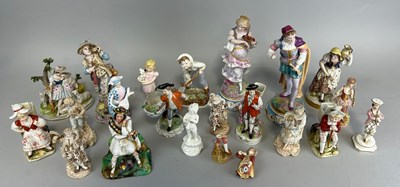 Lot 677 - A COLLECTION OF CERAMIC FIGURINES (QTY)