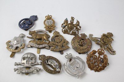 Lot 735 - MILITARY CAP BADGES INC ROYAL SUSSEX, ROYAL...