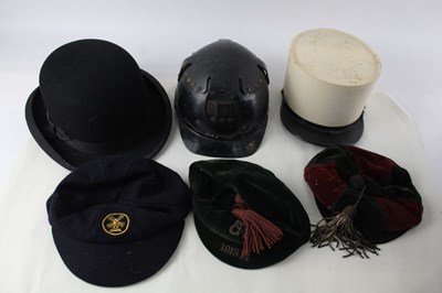 Lot 746 - VINTAGE FANCY DRESS BOX / MINERS HELMET HATS...