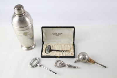 Lot 751 - VINTAGE BREWERIANA COLLECTABLES INC CORKSCREW,...