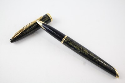 Lot 786 - WATERMAN CARENE GREEN FOUNTAIN PEN 18CT GOLD...