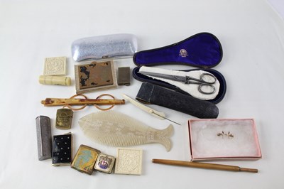 Lot 796 - ASSORTED VINTAGE ITEMS INC SPECTACTLES,...