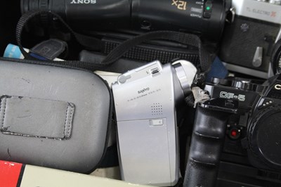 Lot 800 - ASSORTED VINTAGE CAMERAS INC. SLR'S, DSLR'S,...
