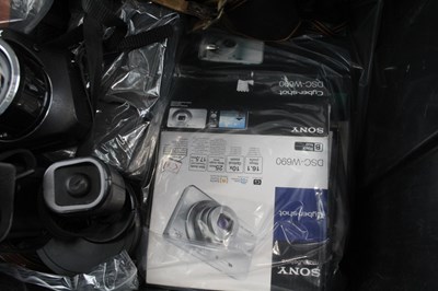 Lot 804 - ASSORTED VINTAGE CAMERAS INC. SLR'S, DSLR'S,...