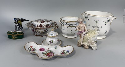 Lot 1022 - A COLLECTION OF PORCELAIN