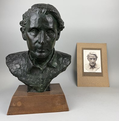 Lot 24 - A LIFE SIZE BRONZE SCULPTURE BY GORDON ALCHIN DEPICTING CHARLES MORGAN, DATED 1935