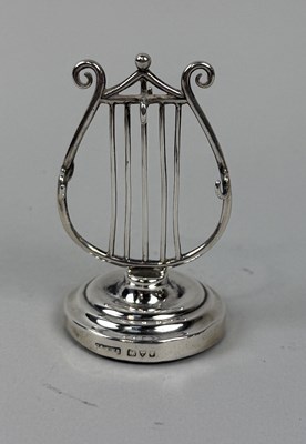 Lot 106 - A JEWELLERY TREE IN THE FORM OF A LYRE