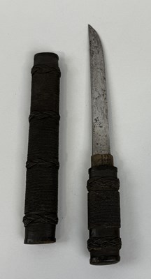 Lot 295 - A 19TH CENTURY KAIKEN KNIFE IN SHEATH