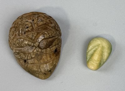 Lot 288 - A SOUTH AMERICAN BONE SKULL ALONG WITH A CARVED STONE HEAD