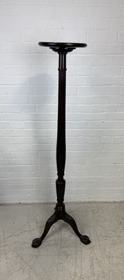 Lot 909 - A 19TH CENTURY MAHOGANY TORCHERE WITH CLAW AND BALL FEET