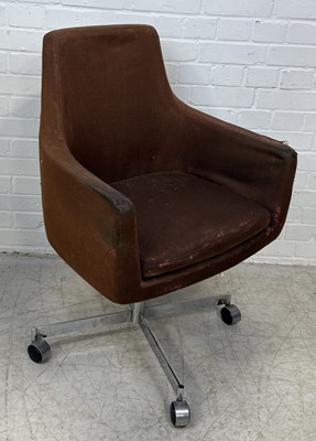 Lot 989 - A MID CENTURY DANISH DESIGN SWIVEL CHAIR