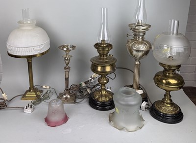 Lot 899 - A GROUP OF FIVE ANTIQUE OIL LAMPS