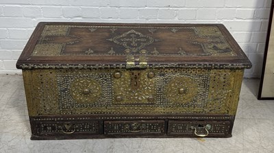 Lot 905 - AN ANTIQUE ZANZIBAR TRUNK WITH BRASS INLAY