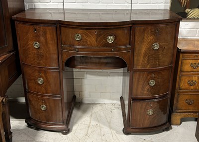 Lot 1095 - A GEORGIAN MAHOGANY SIDEBOARD