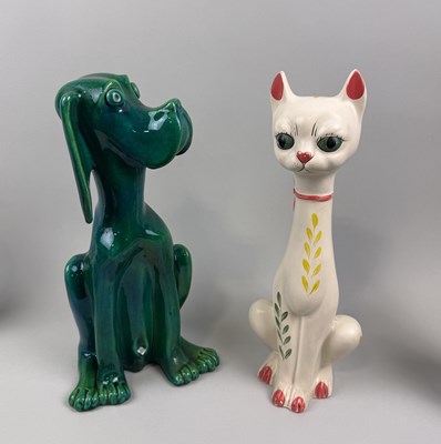 Lot 388 - AN ITALIAN GREEN GLAZED CERAMIC DOG ALONG WITH CERAMIC CAT