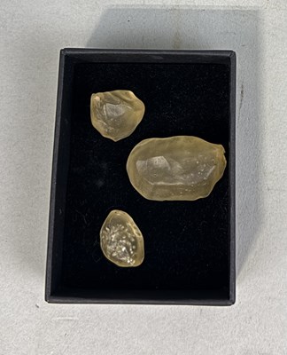 Lot 432 - LIBYAN DESERT GLASS TEKTITES/METEORITES