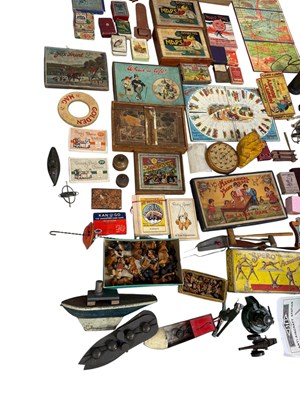 Lot 1011 - A LARGE COLLECTION OF VINTAGE TOYS TO INCLUDE A STEREOSCOPE, VARIOUS GAMES AND BOARD GAMES