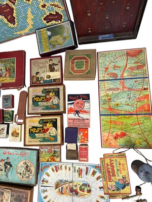 Lot 1011 - A LARGE COLLECTION OF VINTAGE TOYS TO INCLUDE A STEREOSCOPE, VARIOUS GAMES AND BOARD GAMES