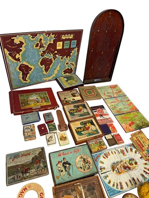 Lot 1011 - A LARGE COLLECTION OF VINTAGE TOYS TO INCLUDE A STEREOSCOPE, VARIOUS GAMES AND BOARD GAMES