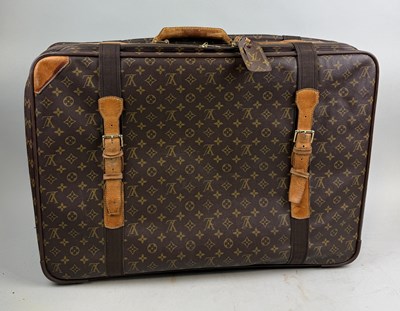 Lot 852 - A VINTAGE LOUIS VUITTON MONOGRAM SUITCASE