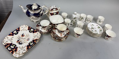 Lot 304 - WEDGWOOD WILD STRAWBERRY PART TEA SET ALONG WITH WELSH GAUDY SWANSEA CHINA