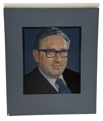 Lot 510 - MICHAEL LEONARD (BRITISH 1933-2023): AN OIL PAINTING ON BOARD DEPICTING A PORTRAIT OF HENRY KISSINGER (1923-2023)