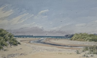 Lot 631 - MABEL YOUNG: A WATERCOLOUR PAINTING ON PAPER DEPICTING A BEACH