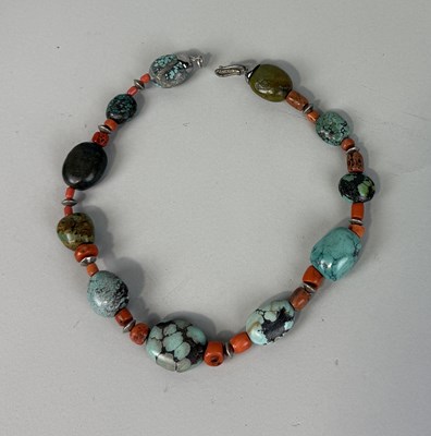 Lot 171 - A CHINESE CORAL AND TURQUOISE BEAD NECKLACE