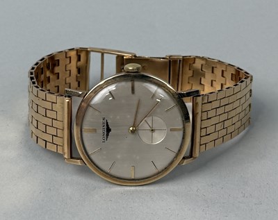 Lot 323 - A GENTLEMAN'S GOLD CASED LONGINES WRISTWATCH WITH 18CT GOLD STRAP