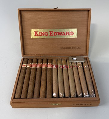 Lot 409 - A BOX OF KING EDWARD INVINCIBLE DELUXE CIGARS