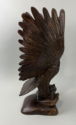 Lot 405 - A WOODEN SCULPTURE OF AN EAGLE WITH OUTSTRETCHED WINGS
