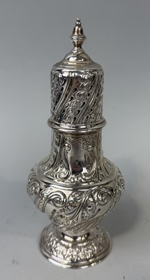 Lot 202 - A SILVER SUGAR SHAKER