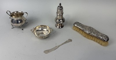 Lot 193 - A COLLECTION OF SILVER ITEMS TO INCLUDE A TWIN HANDLE POT, SUGAR SHAKER