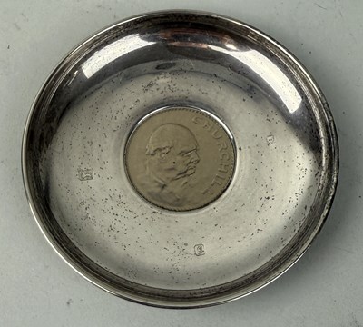 Lot 233 - A SILVER DISH SET WITH CHURCHILL COIN