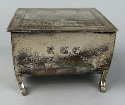 Lot 201 - A SILVER BOX WITH WOODEN INTERIOR