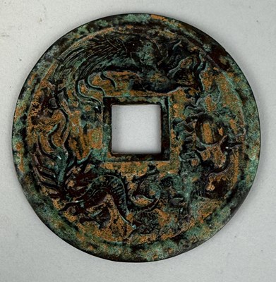 Lot 172 - A CHINESE BRONZE CURRENCY ZHENG DE TONG BAO