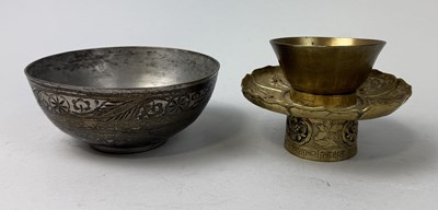 Lot 126 - A CHINESE BRASS METAL RITUAL DISH AND STAND ALONG WITH A METAL BOWL