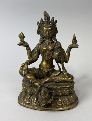 Lot 71 - AN 18TH / 19TH CENTURY BRONZE FIGURE OF TAMIL NADO SOMASKANDA