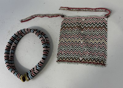 Lot 138 - AN AFRICAN BEADED BAG AND A NECKLACE