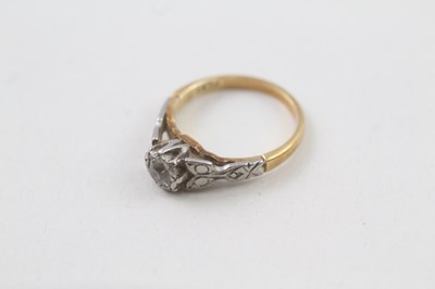 Lot 101 - A 18 CT GOLD AND PLATINUM 1920'S DIAMOND SOLITAIRE RING