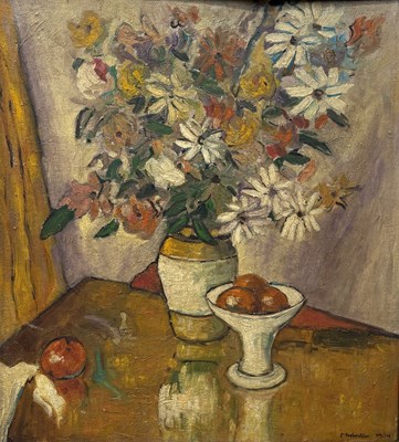 Lot 540 - MANNER OF JOHN MACLAUCHLAN MILNE R.S.A (SCOTTISH 1885-1957): A LARGE OIL PAINTING DEPICTING A STILL LIFE WITH A JUG, FLOWERS AND ORANGES