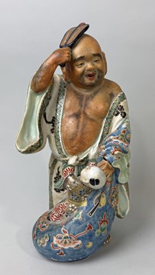 Lot 396 - A JAPANESE CERAMIC FIGURE WITH A CHILD