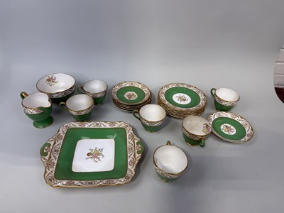 Lot 896 - SPODE COPELAND'S CHINA PART TEA SET ALONG WITH COPELAND SPODE 'CHINESE ROSE' PART DINNER SET