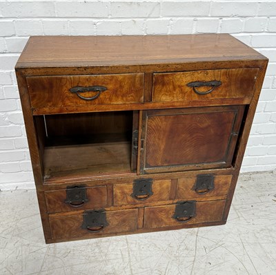 Lot 770 - A JAPANESE CHEST